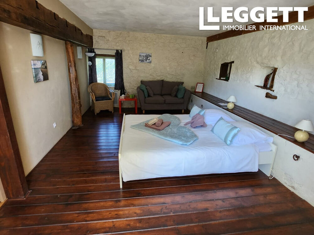 Vente Maison Belle fermette en pierre de 5 chambres et 5 salles de bain et maison d'amis séparée, piscine, jardin (8580 m2) Pionsat