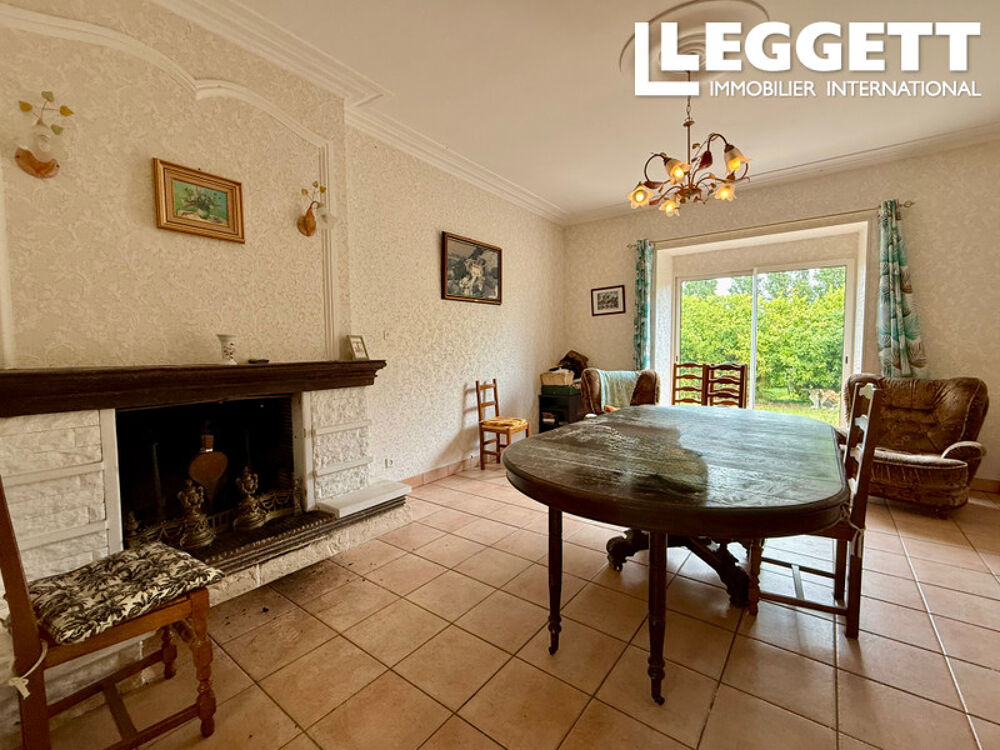Vente Maison Maison en pierre de 3 chambres, 2 salles d'eau sur terrain clos de 3500 m2 située au fond d'une impasse. Guesnes