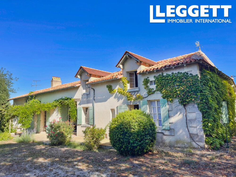 Vente Maison Grande maison de caractère avec 6 chambres, dépendance et joli jardin, dans un quartier calme et résidentiel. Saint aulaye-puymangou