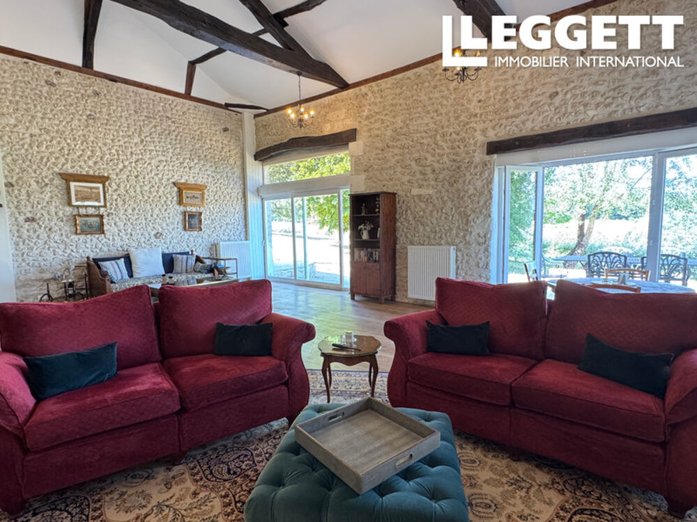 Vente Maison Charmante maison charentaise, logement d'invités, piscine, dépendances et vue panoramique. Près de Montmoreau Montmoreau