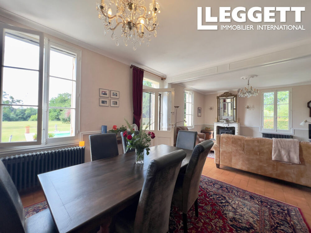Belle maison de 4 chambres avec piscine, plus d'1 ha et accès Dordogne, à pied des commerces