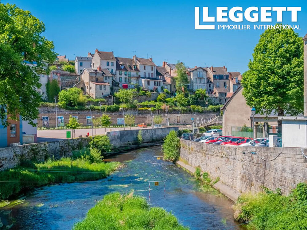 Vente Maison Spacieuse propriété rénovée avec studio indépendant et jardin, située à quelques pas du centre d'Aubusson. Aubusson