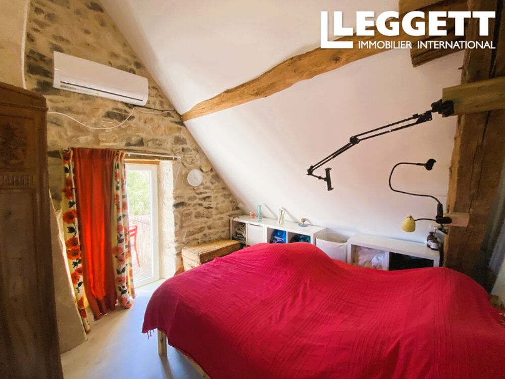 Vente Maison Maison traditionnelle avec grange attenante, gîte, dépendances, mobil-home, jardins et puits dans le Cher Reigny