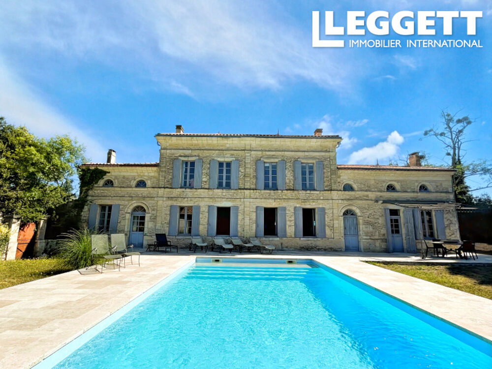 Maison en pierre de 4 chambres. Jardin, piscine, garage, dépendances et un atelier. Près de Blaye.
