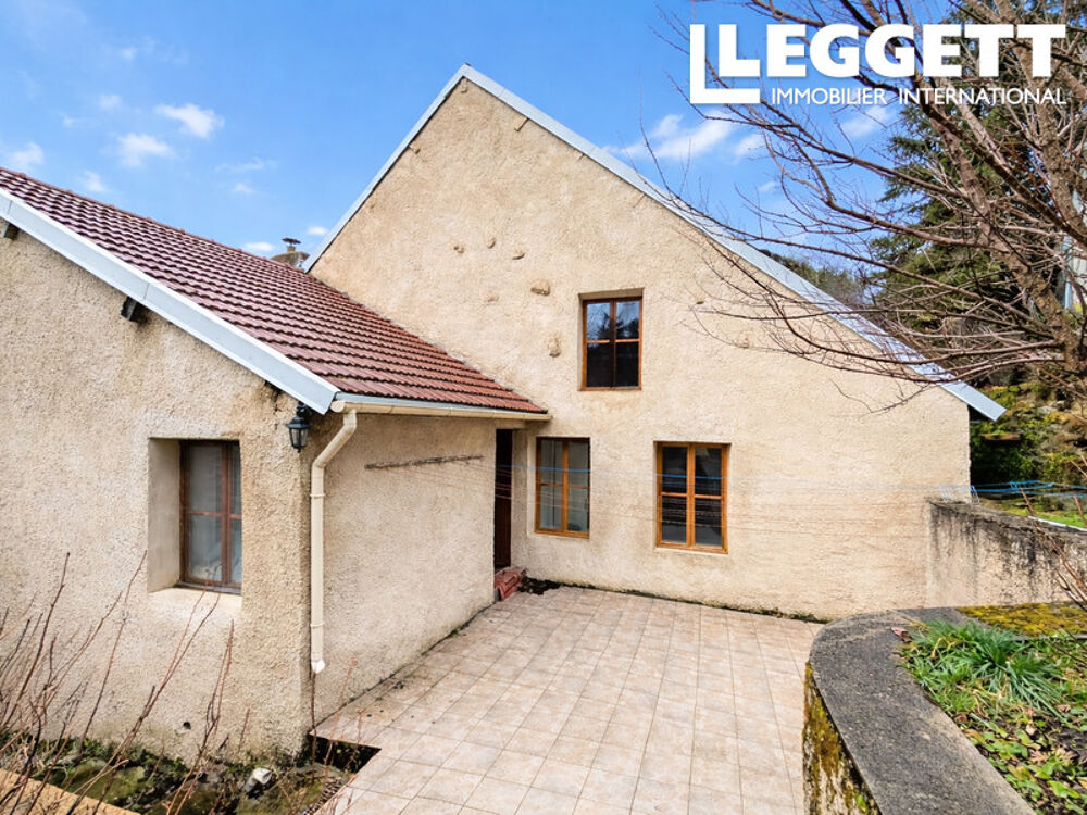 Vente Maison Spacieuse propriété rénovée avec studio indépendant et jardin, située à quelques pas du centre d'Aubusson. Aubusson