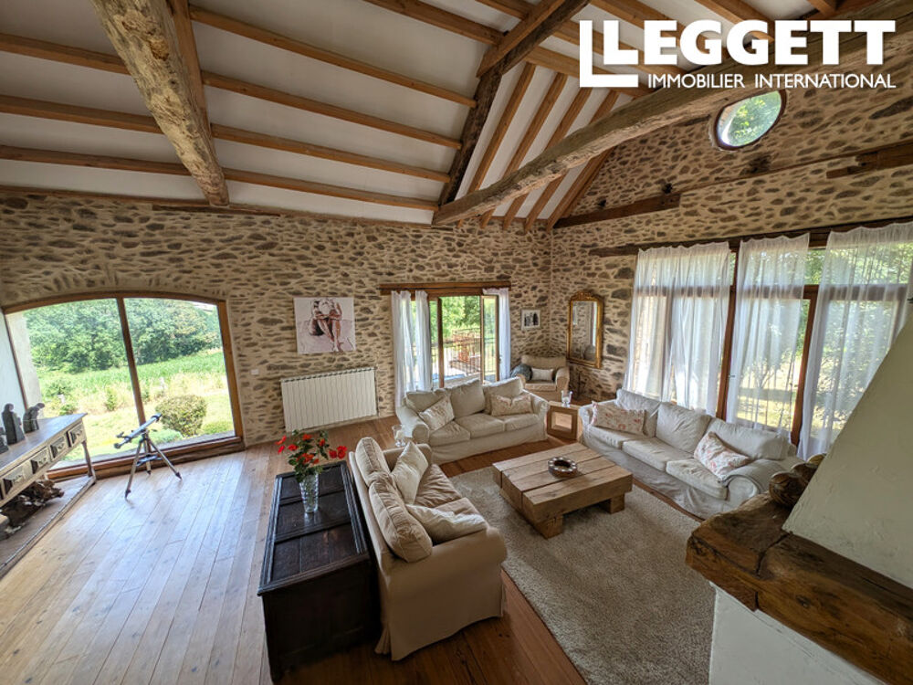 Vente Maison Superbe grange rénovée (2 salons, 5 chambres, 4 salles d'eau, salle de jeu), piscine, beau terrain avec vue Pradinas