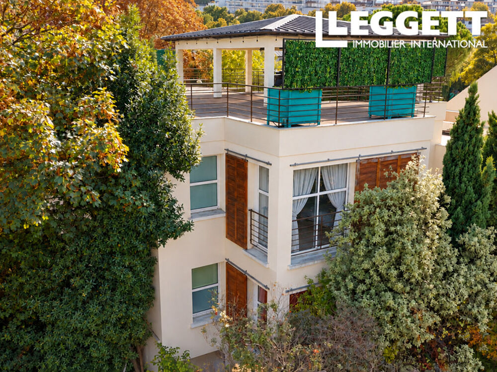 Maison d?architecte en bord de Seine, ponton privé et spa de nage, près de Paris ? 450 m² d?espaces intérieurs