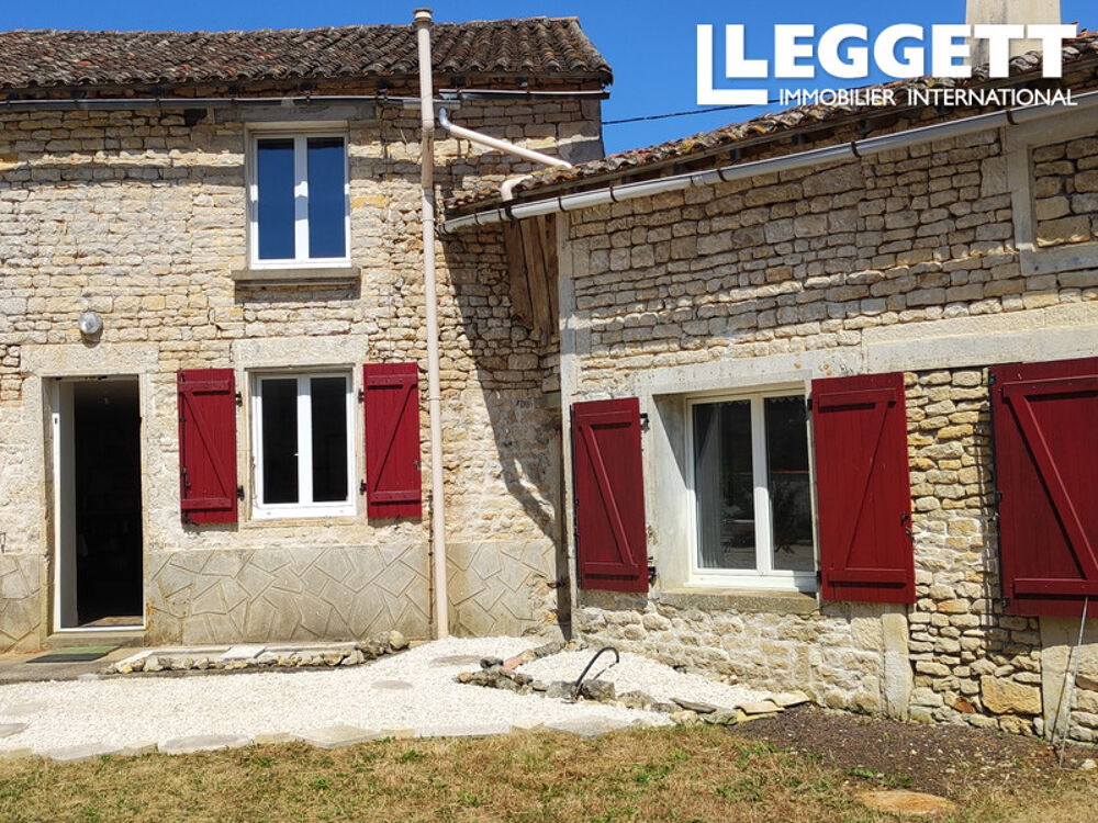 Vente Maison Maison mitoyenne en pierre de 2 chambres, garage, grange, plusieurs dépendances,  cour et terrain. LorignÉ
