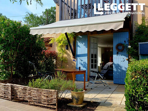   Cottage de deux chambres dans un petit complexe de 8 propri�t�s.  Piscine chauff�e, coin salon priv�, parking. Maison - 5 pi�ce(s) - 60 m�