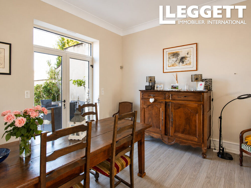 Vente Maison Charmante maison en centre ville avec piscine et dépendances dans jardin muré Le lude