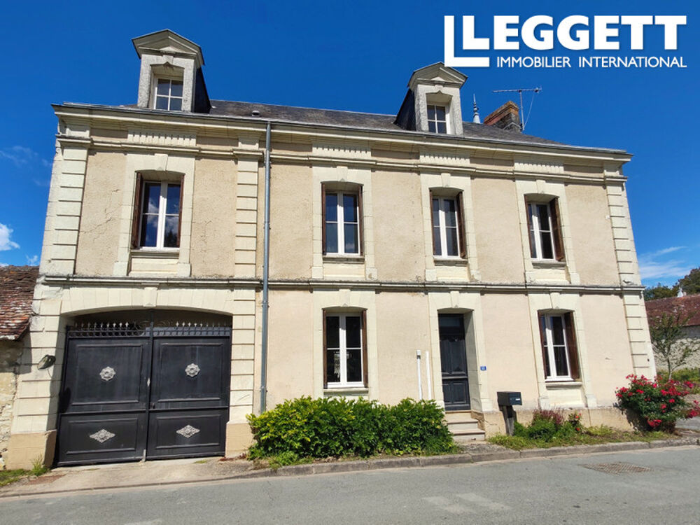 Belle maison de maître avec jardin et dépendances dans village offrant tous services près de Châtellerault