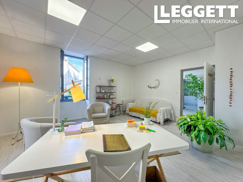 Vente Maison Grande bâtisse quercynoise en pierre sur 4 niveaux à Montcuq avec local commercial et 300 m² à rénover Montcuq-en-quercy-blanc