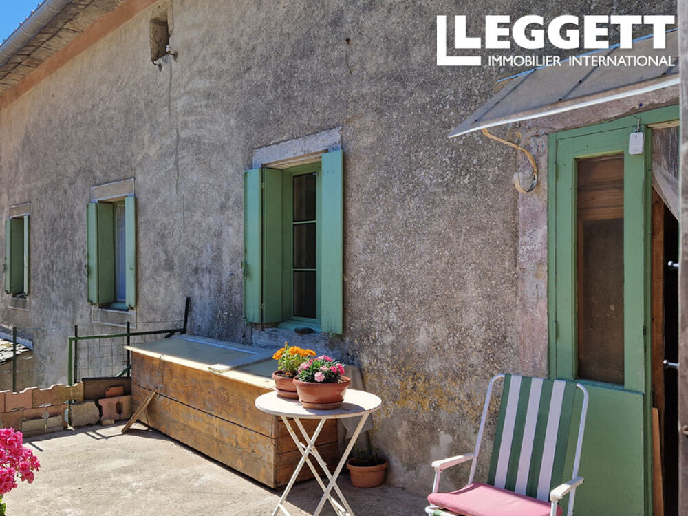 Vente Maison Maison d'artiste en pierre, rénovation écologique, avec belle vue, 2 granges, une terrasse et un petit jardin. VÉlieux