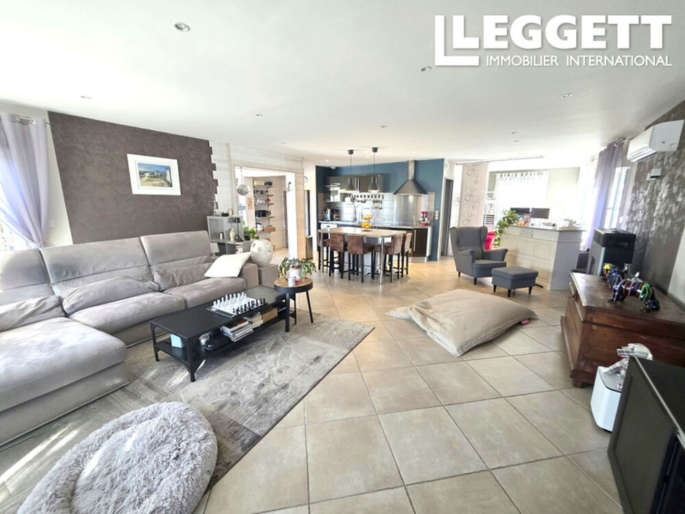 Vente Maison Jolie maison de plain pied avec piscine et panneaux photovoltaïques  située à 15 min d'Angoulême Torsac