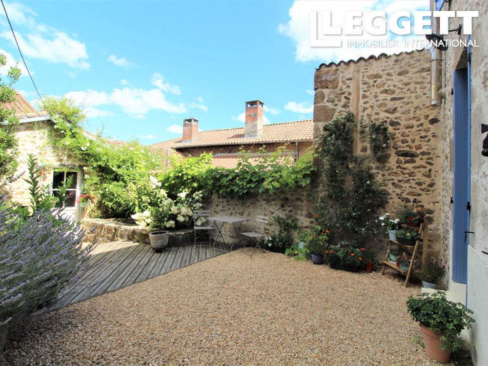 Vente Maison Maison de ville tr�s �l�gante de 4 chambres, 2 salons, 3 salles de bains. Centre Rochechouart Rochechouart