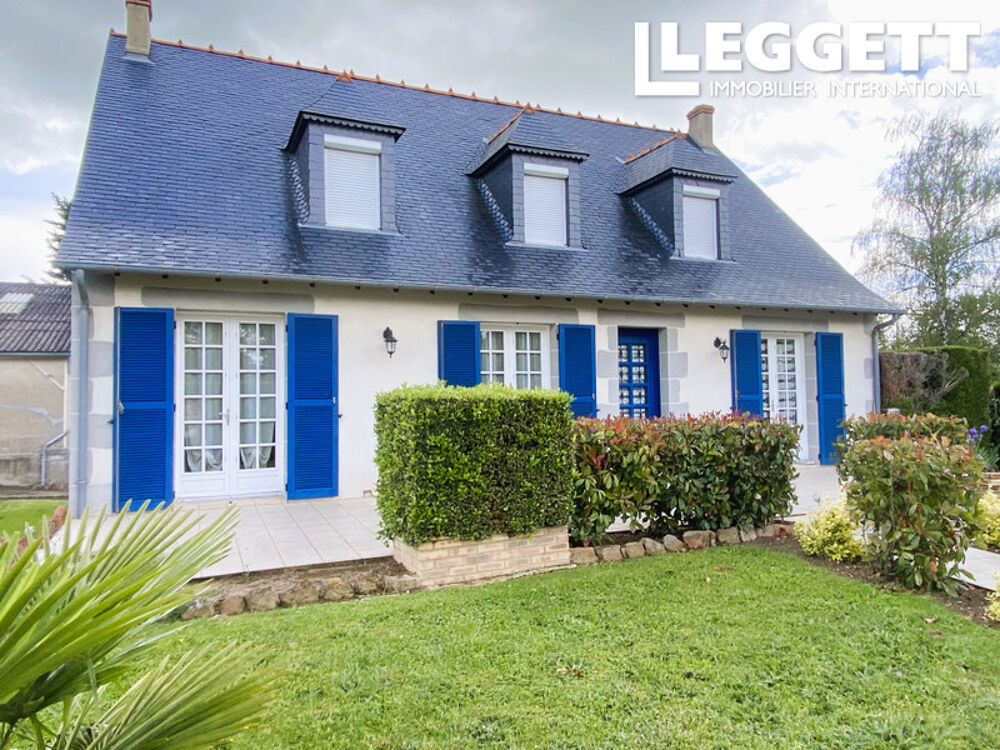 Superbe maison de village individuelle, garage non construit, grand terrain avec bâtiment commercial et bureau