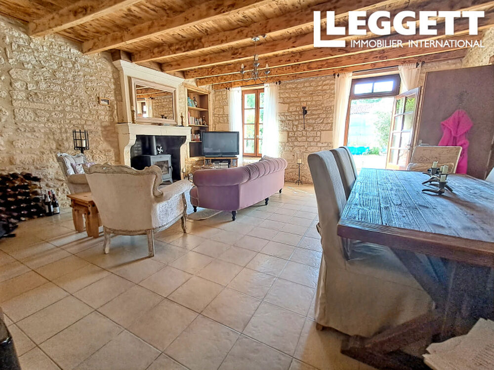 Charmante maison de village avec un grand salon, une cuisine avec coin repas, 3 chambres, 2 salles de bains