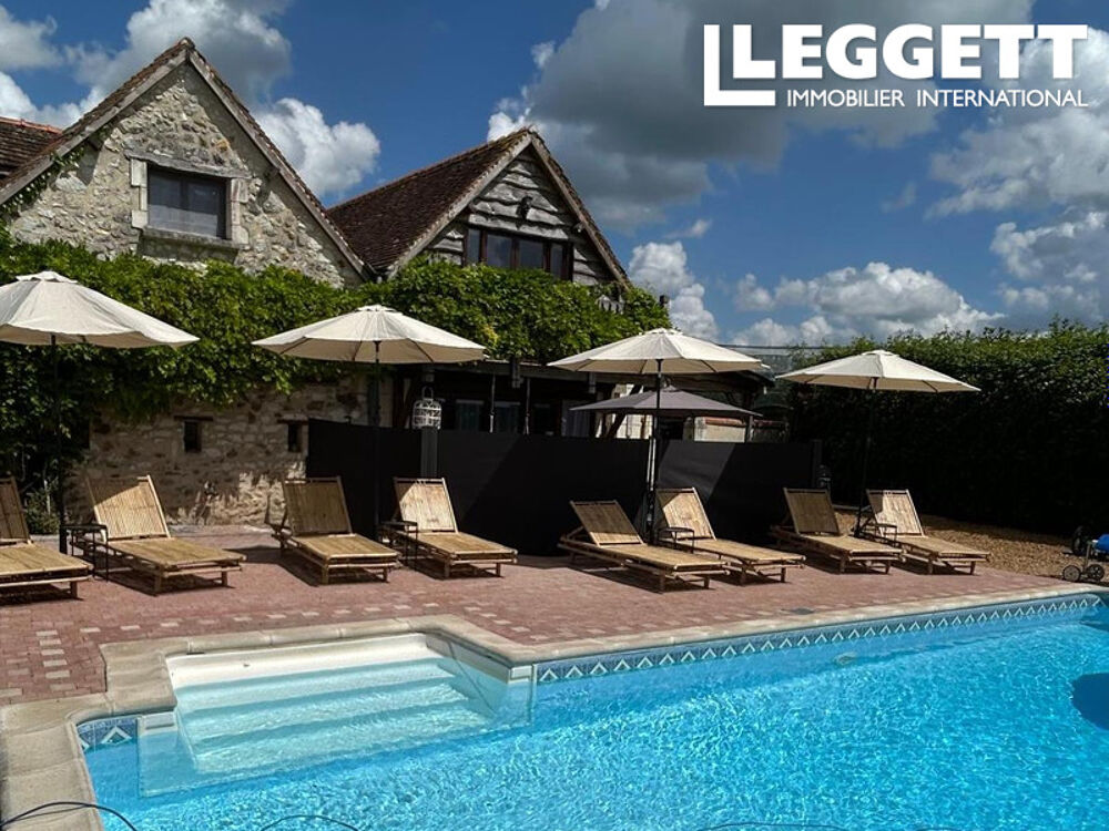 Vente Maison Propriété exceptionnelle comprenant deux grandes maisons avec piscine. Offrant un potentiel locatif. Superbe. Noyant-villages