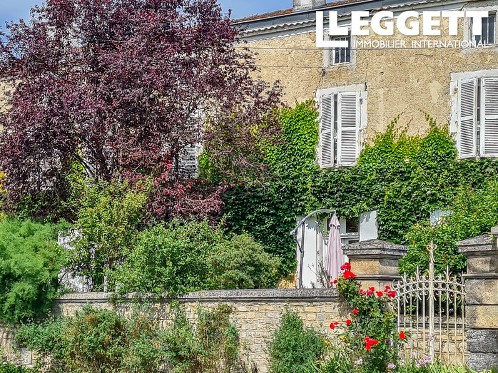 Vente Maison Magnifique maison de matre du XIX sicle. 6 chambres. Htes possibles. Vues sur la Charente. Terrain/chevaux. Lux