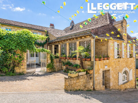   Magnifique demeure historique avec g�te ind�pendant au c?ur de la belle ville de Saint-Cyprien, en Dordogne Maison - 12 pi�ce(s) - 299 m�