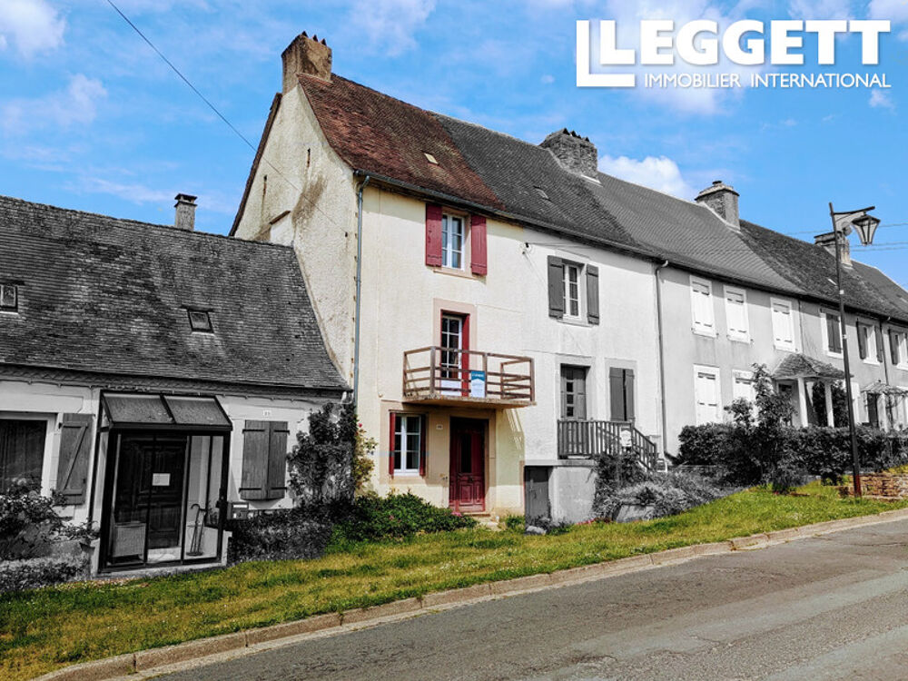 Vente Maison Maison de centre village à rénover à Jumilhac-le-Grand, avec jardin de la cour et terrain. Jumilhac-le-grand