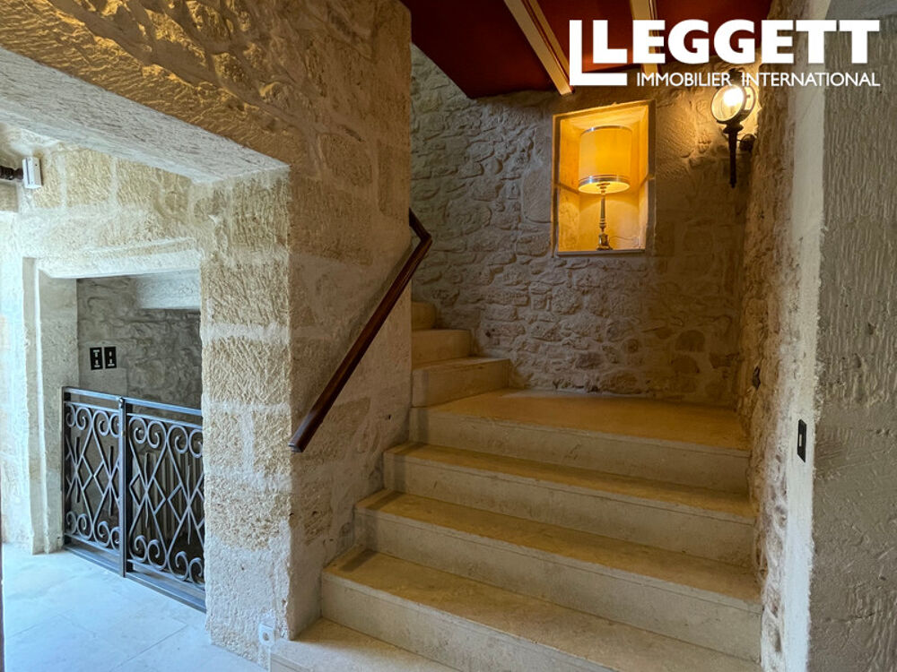 CHATEAU EXCEPTIONNEL - 370 m² - avec vue magnifique sur le fleuve. Proche Saint-Emilion et Bordeaux !