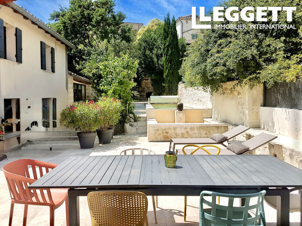 Vente Maison Magnifique maison en centre ville avec piscine, maison d?amis, jardin, garage et vue sur la Vallée de l'Eure. UzÈs