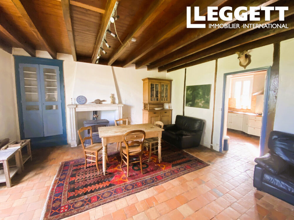 Magnifique maison de campagne en pierre de 4 chambres,granges attenantes et maisonnette indépendante à rénover