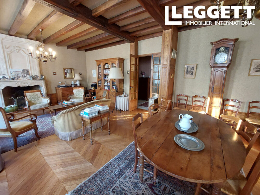 Vente Maison Jolie maison avec dépendances et jardin, idéalement placée dans le bourg de Villebois-Lavalette. Villebois-lavalette