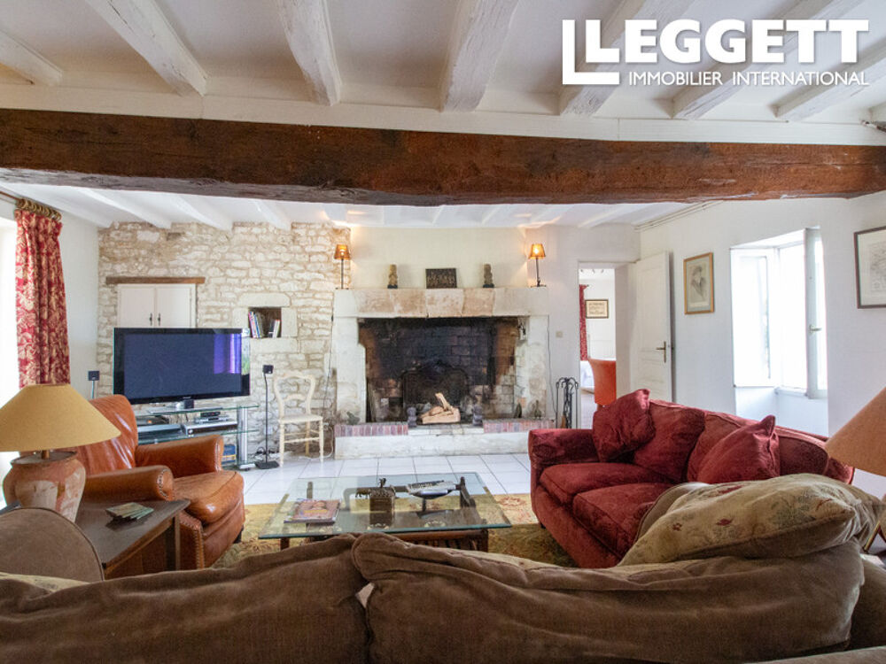 Vente Maison Ferme du XIXe siècle comprenant 5 chambres, une piscine et des dépendances, située dans un hameau près d'Assay Assay