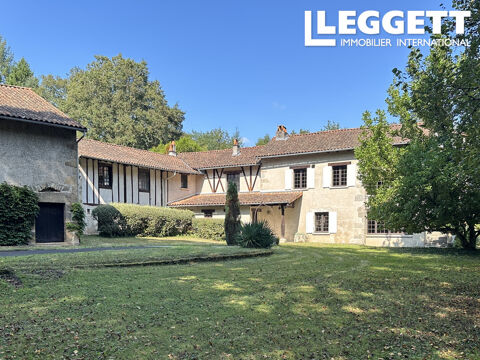   Superbe propri�t� en bord de rivi�re avec 3 chambres, situ�e au c?ur de la Dordogne, � seulement 3 km de Nontr Maison - 8 pi�ce(s) - 270 m�