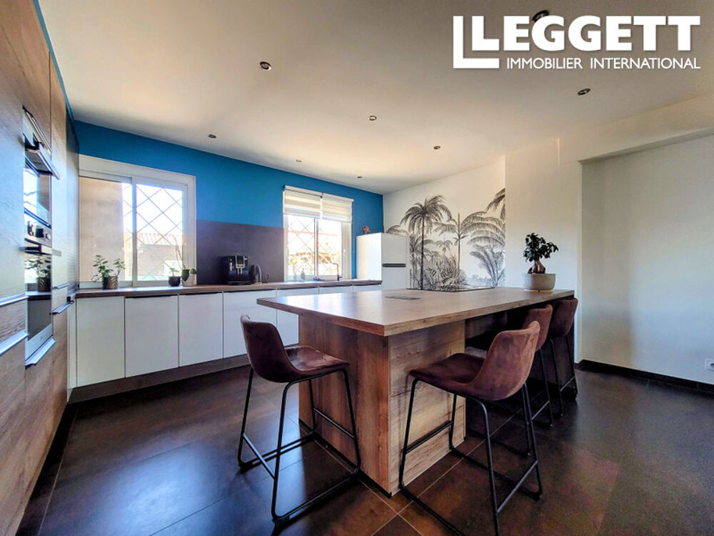 Vente Maison Villa rénovée avec piscine, jacuzzi, cuisine d?été et garage.  Centre du village et 5 mn  la mer. Canet-en-roussillon