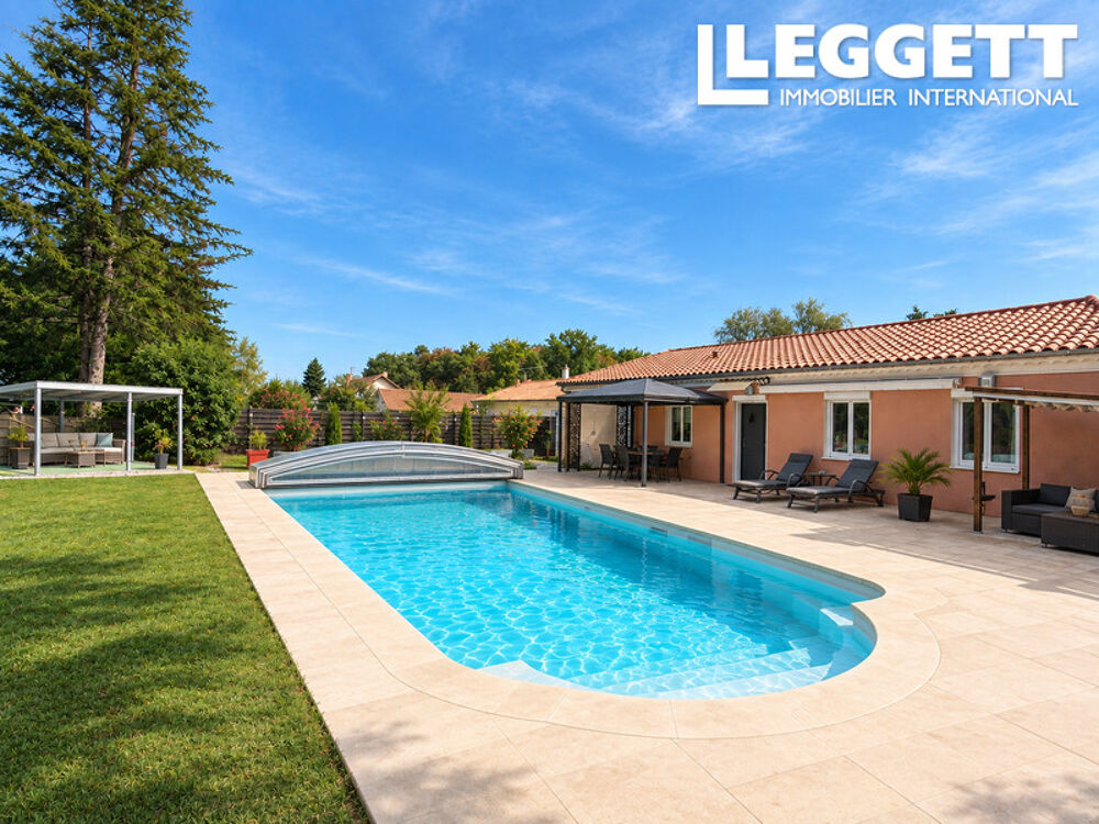Maison plain pied avec 4 chambres, garage et piscine panneaux solaire