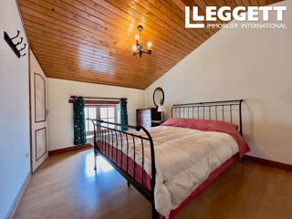 Vente Maison Belle propriété en pierre de trois chambres, proche du village, sud de la vallée de la Loire. Berrie