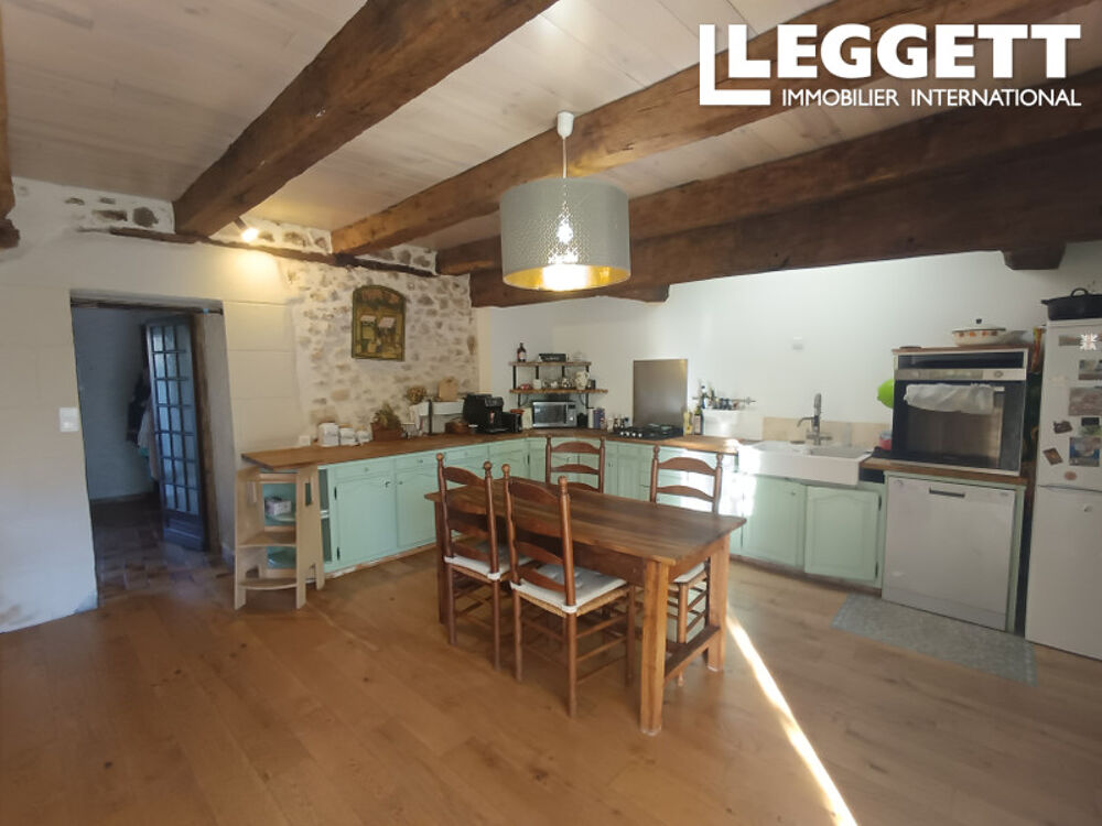 Vente Maison Maison en pierre proche de Périgueux avec vue dominante panoramique, jardin et piscine PÉrigueux