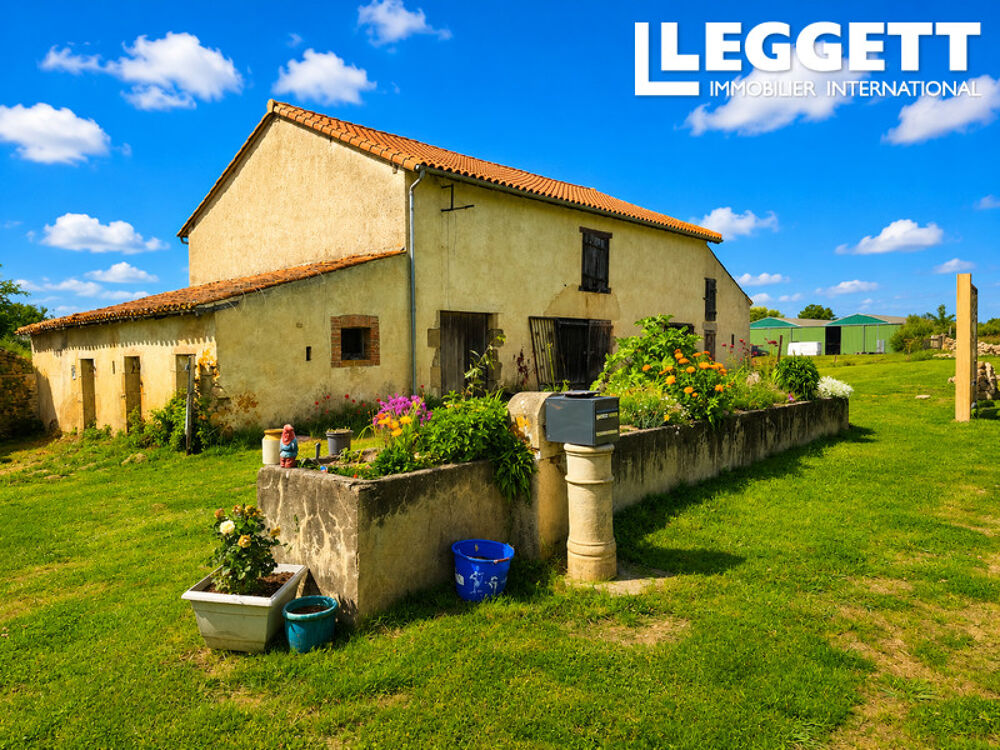 Une ferme en pierre à finir, avec plusieurs dépendances et 7.7ha de terrain attenant
