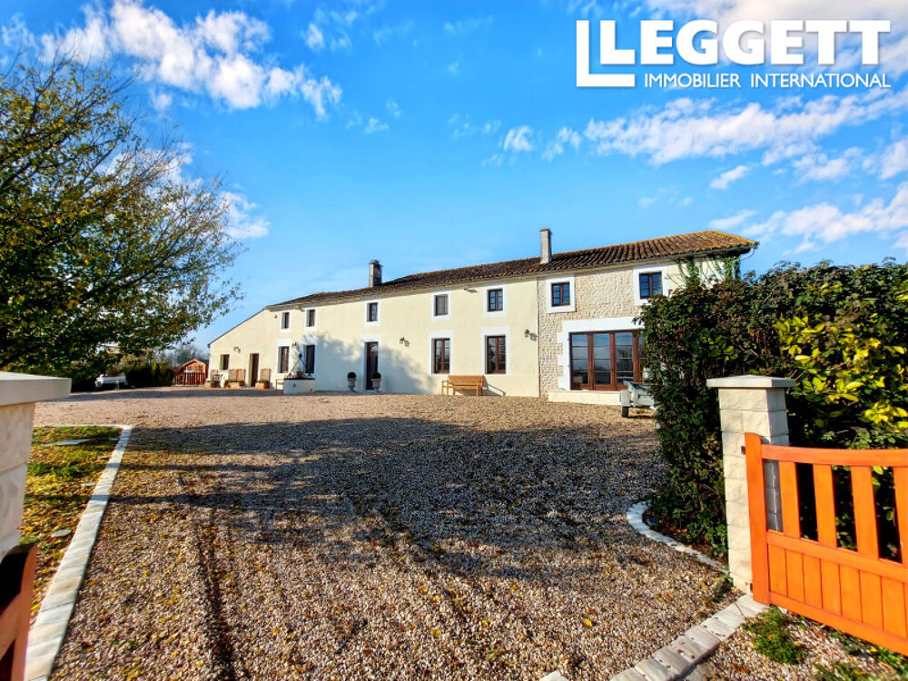 Vente Maison Grande maison de 6 chambres d'une présentation impeccable, jardin et piscine. Seulement 15 minutes de Cognac! Angeac-champagne