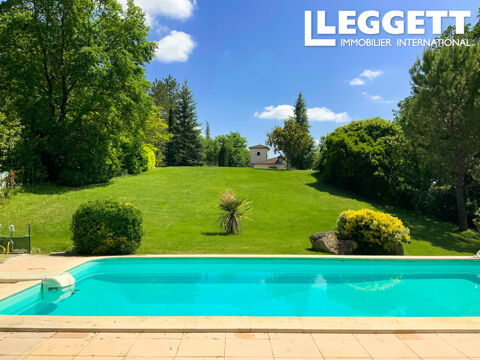 Charmante maison de campagne avec de belles vues, un grand jardin, un garage et une piscine. 269000 Lasserre (47600)