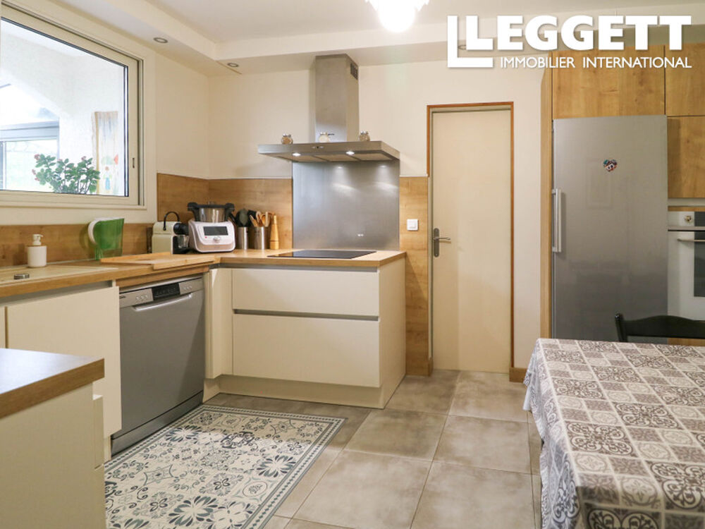 Vente Maison Villa de plain-pied magnifiquement rénovée avec garage et jardin privé à pied du center d'Uzès. UzÈs