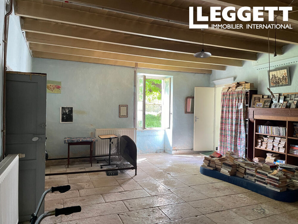 Vente Maison Charmante ferme avec jardin, dépendances et cadre champêtre, offrant un excellent potentiel de rénovation Chef-boutonne