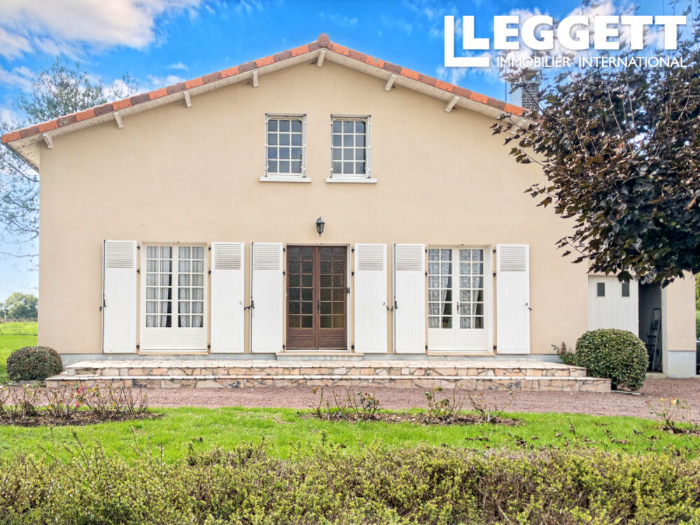 Vente Maison Grande maison en pierre, 4 chambres, garage, cave et dépendances, terrain de 2 hectares, construction solide Chassenon