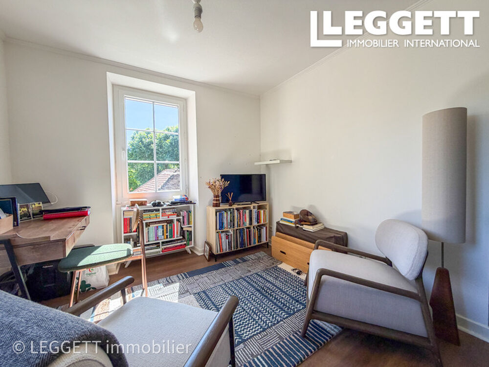 Proche Gourdon : Charmante petite maison rénovée vendue meublée, tout confort avec jardinet