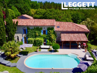 Vente Maison Spacieuse maison idéale pour famille ou pour des chambres d'hôtes. Situation paisible, vues, piscine et jardin Nonac