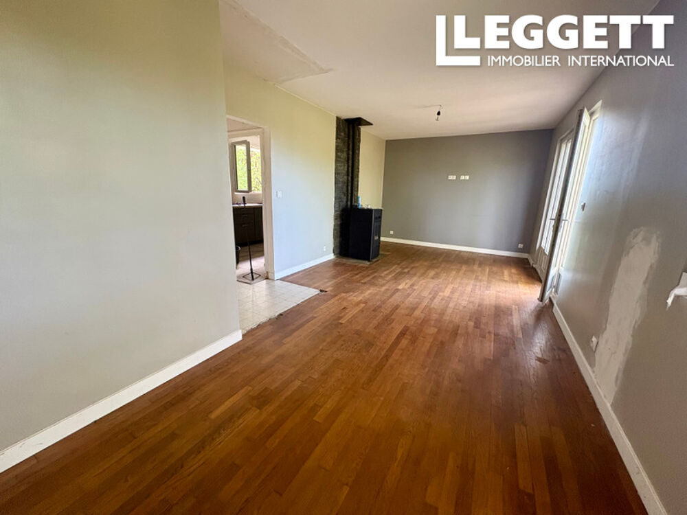 Vente Maison Maison individuelle de 2 chambres. À rénover entièrement. Située dans un joli village, en plein centre. Augignac
