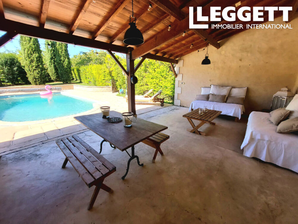 Maison 10 pièces 250 m² · à Villebois-Lavalette · 250 m² · 349 650 €