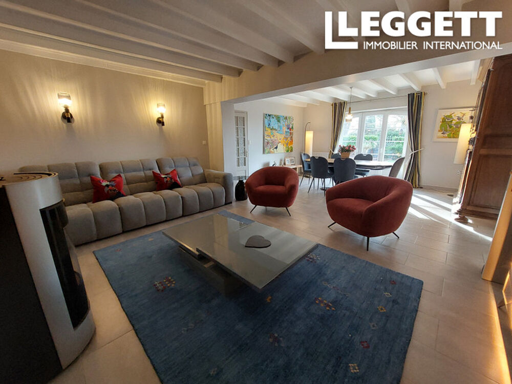 Vente Maison Jolie propriété de village avec 4 chambres et 1 bureau, piscine, garages, et 2 hectares, à 25 min d'Angoulême. Villebois-lavalette