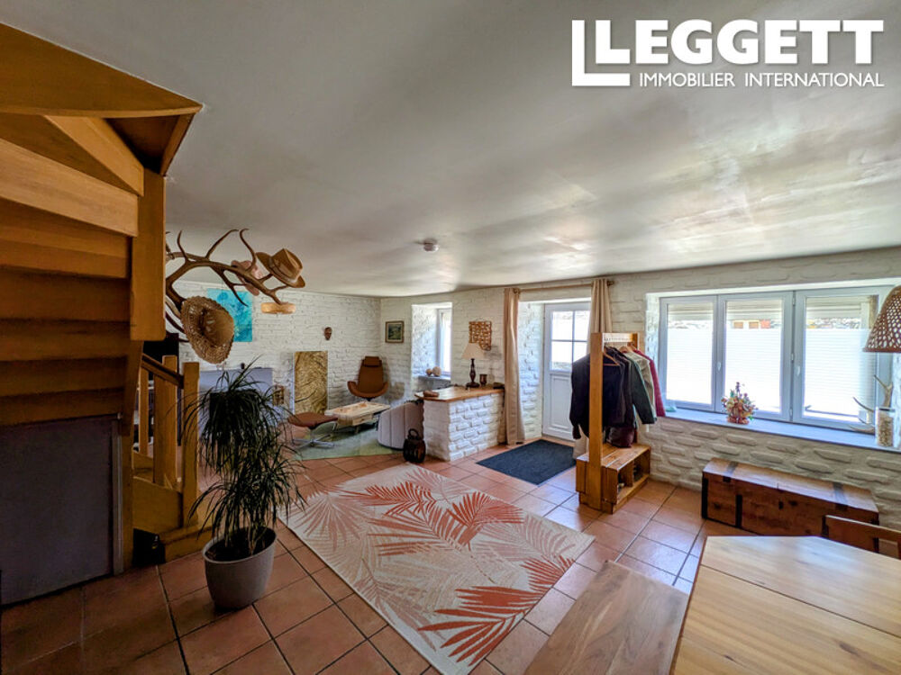Maison de bourg soignée au c?ur de Maël-Carhaix ? 89 m², 3 chambres, jardin aménagé, tout à pied