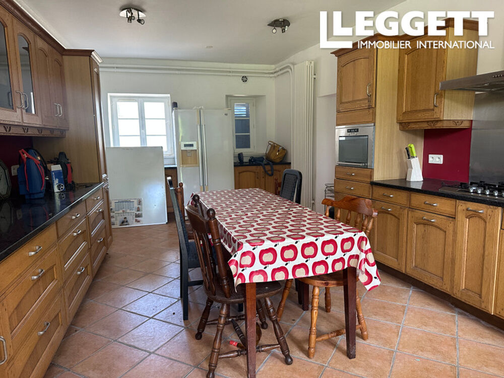 Vente Maison Spacieuse maison de 432m², maison d?amis, potentiel chambres d?hôtes, granges, piscine et 2,6 ha près de Bourd Bourdeilles