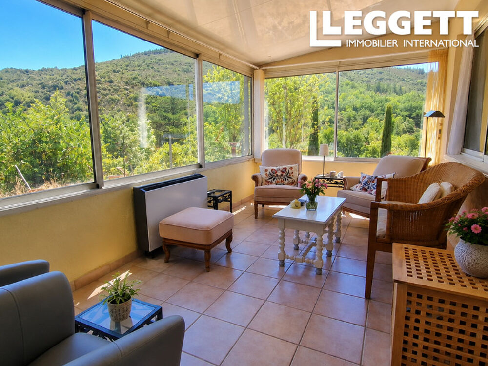 Emplacement exceptionnel dans les collines du Minervois, près de La Livinère : villa avec terrain .