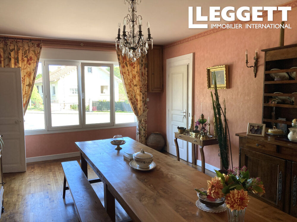 Vente Maison Charmante maison de 5/6 chambres au c?ur d'un village, avec cour et fort potentiel gîte/commercial. Saint-martin-l'ars